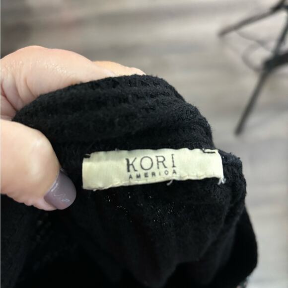 Kori Black Waffle Knit Top With Floral Print Sleeves Round Neck Size Small - Picture 4 of 7